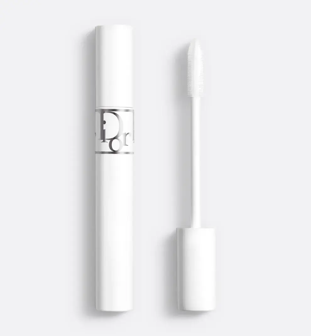 Diorshow Maximizer 4D de Dior: este producto lo podés usar antes de la máscara de pestañas para que te genere más volumen pero también como mascarilla de tratamiento a la noche.