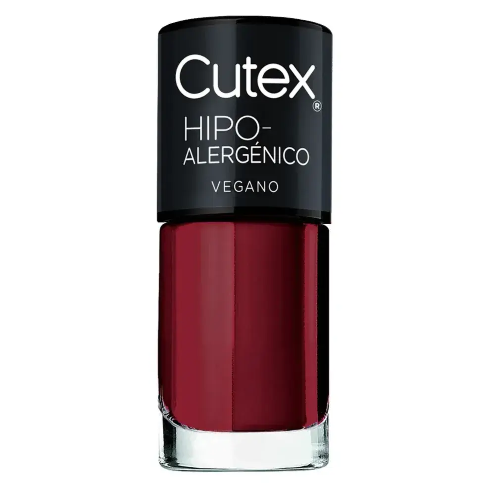El esmalte de uñas en color vino, es perfecto para combinar con cualquier look (CUTEX $ 3.490)