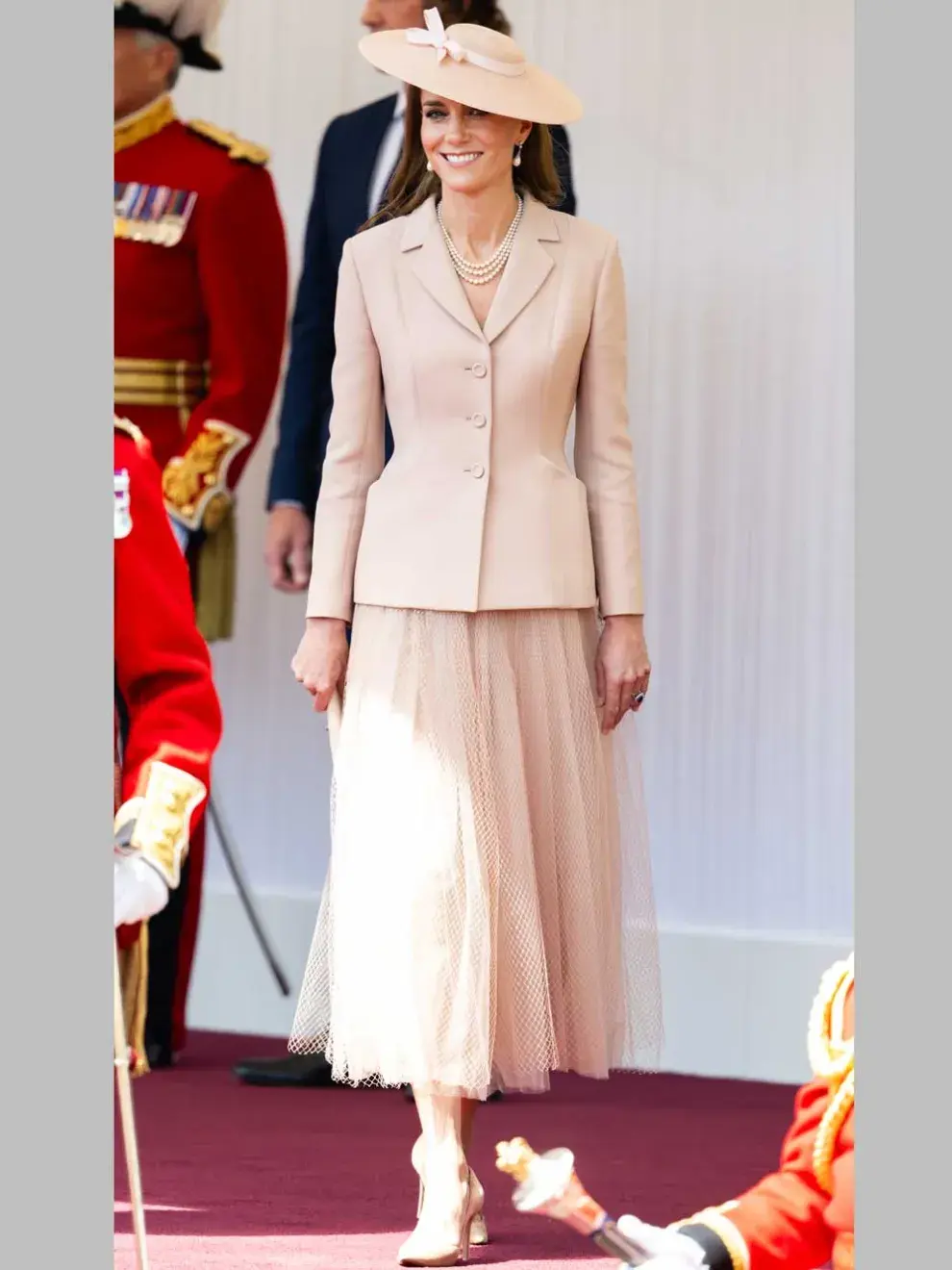 Kate Middleton apostó por un estilismo balletcore para recibir a los Macron