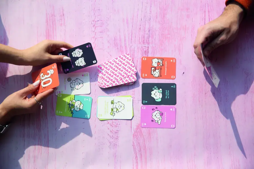 10 juegos de cartas para noches de amigas inolvidables