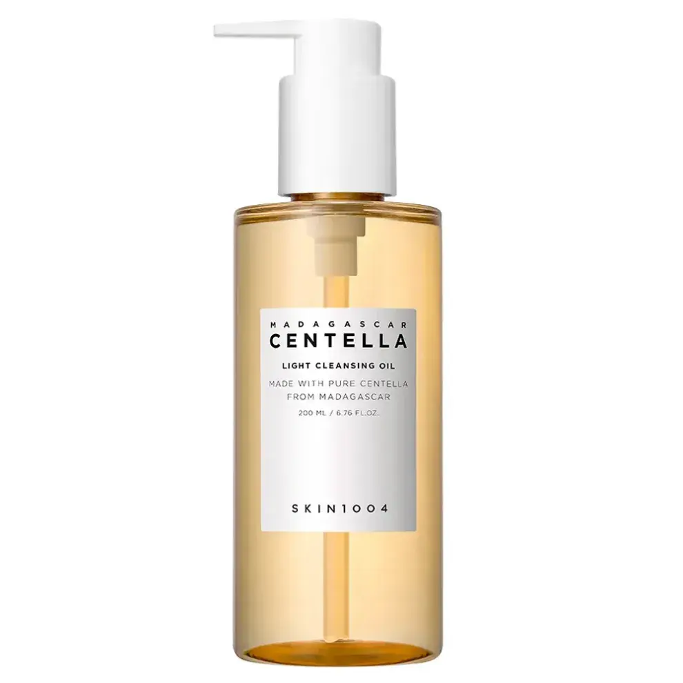 Centella Light Cleansing Oil de Skin1004: retira el maquillaje, suciedad, regula el exceso de sebo de la piel y los 6 aceites de su fórmula dejan la piel ultra nutrida.