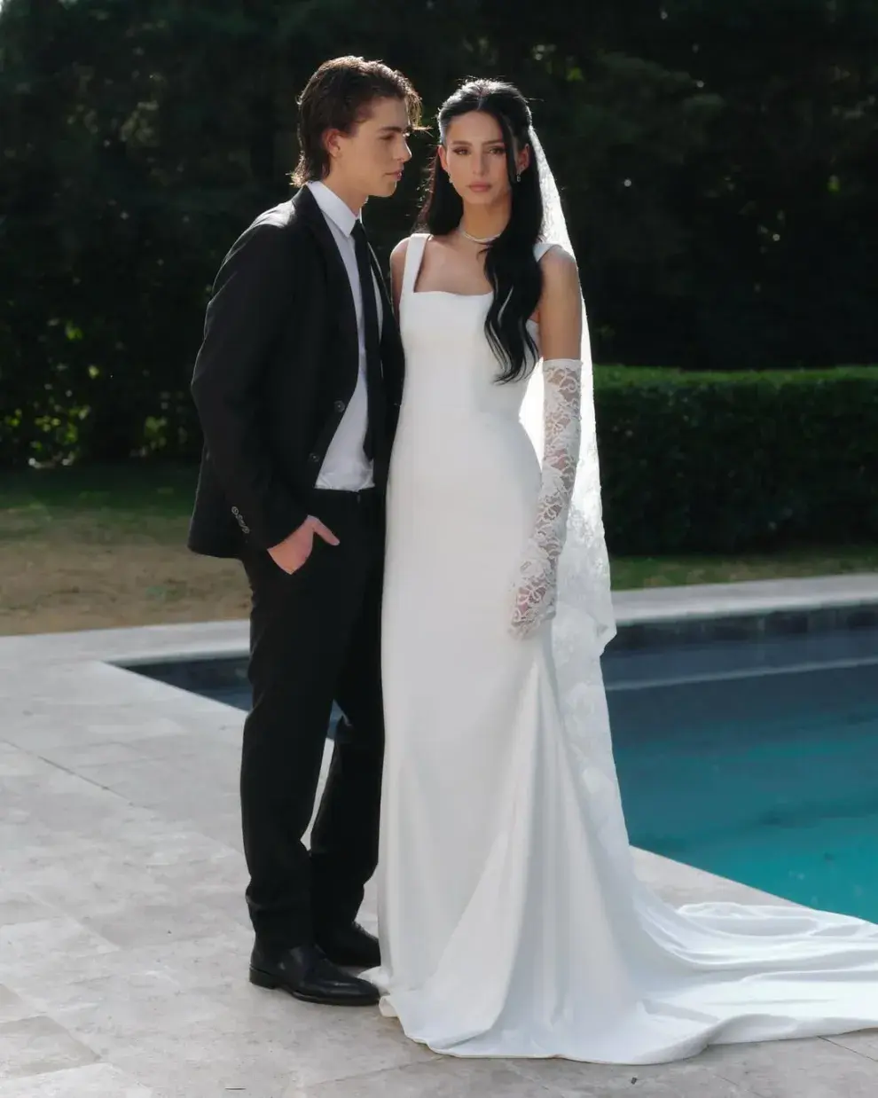 Juanita Tinelli brilló con un deslumbrante vestido de novia junto a Benicio Gravier
