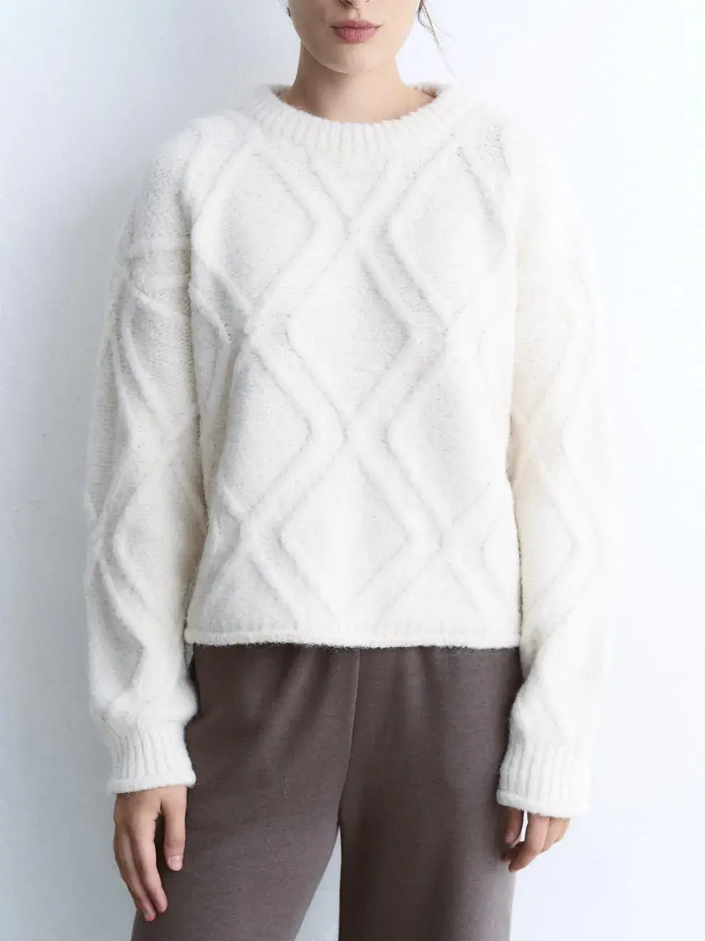 Un sweater clásico perfecto para sumar a cualquier look (SKY $44.330,00)
