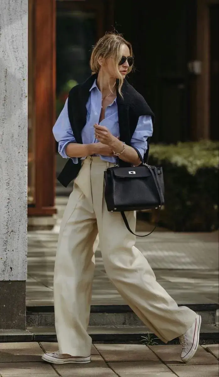 Con sweaters oversized, tapados largos, texanas o zapatillas urbanas, este modelo se adapta a cualquier estilo y momento