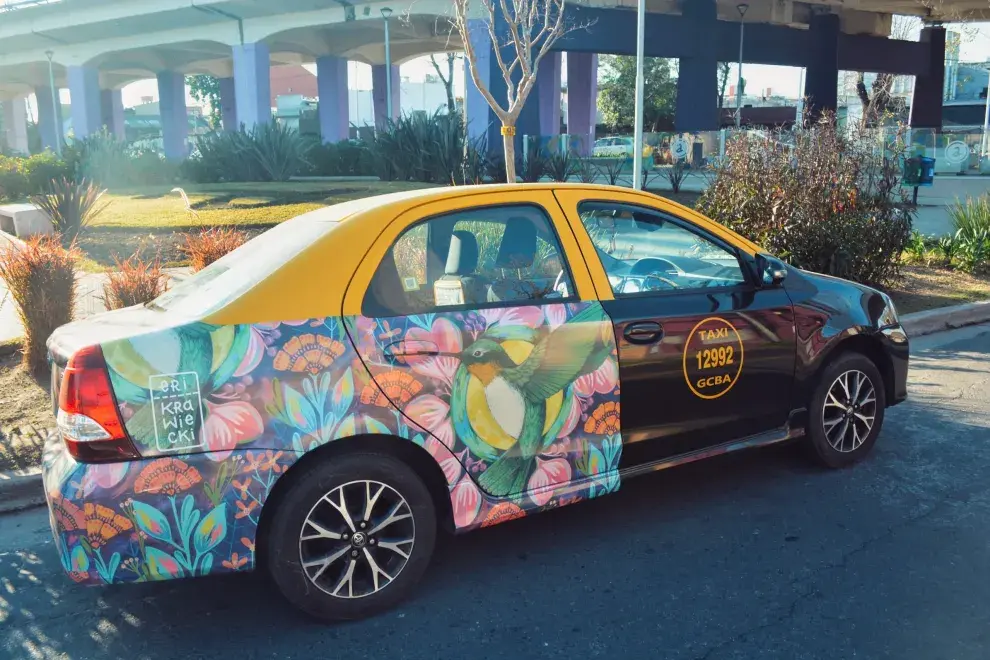 El taxi artístico de Magalí.