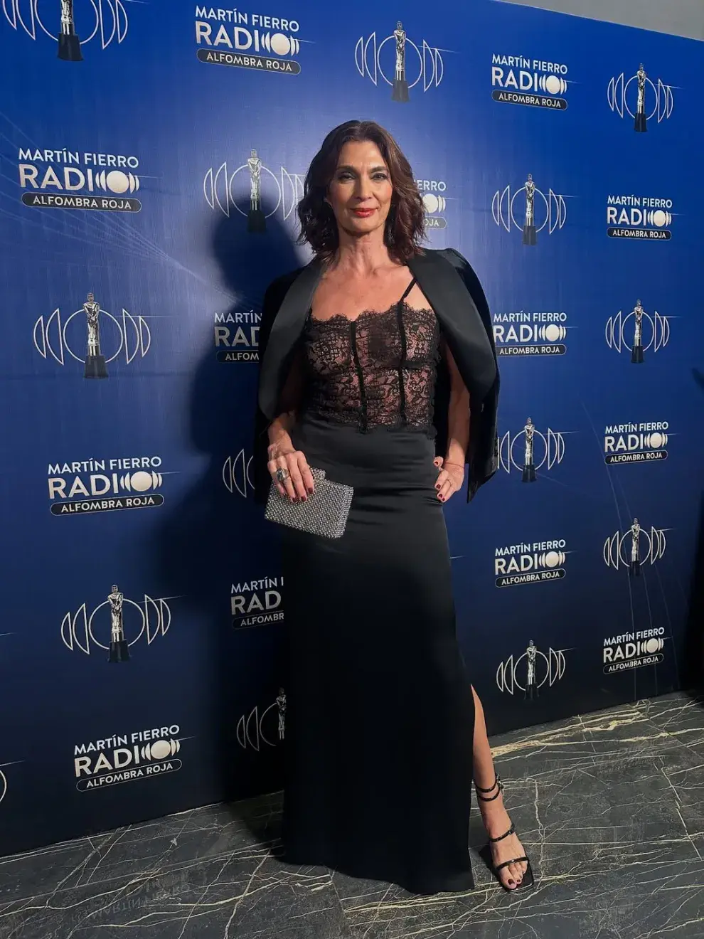 Mariana Arias en la alfombra roja de los Martín Fierro de Radio 2025.