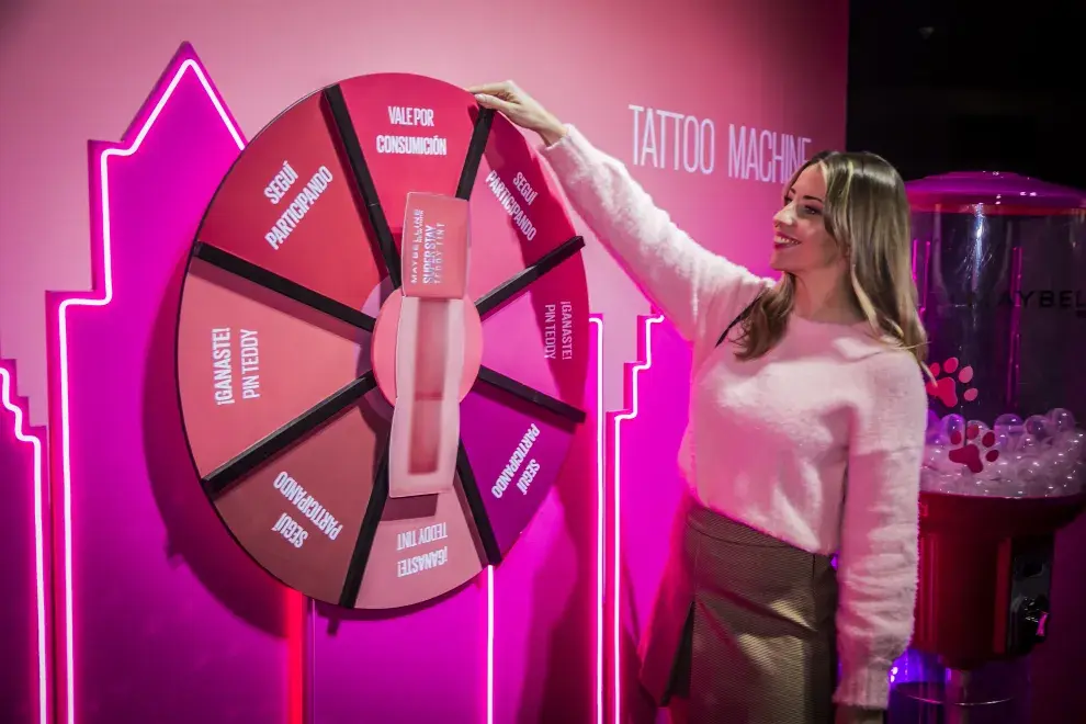 Lara López Calvo y la ruleta con premios imperdibles.