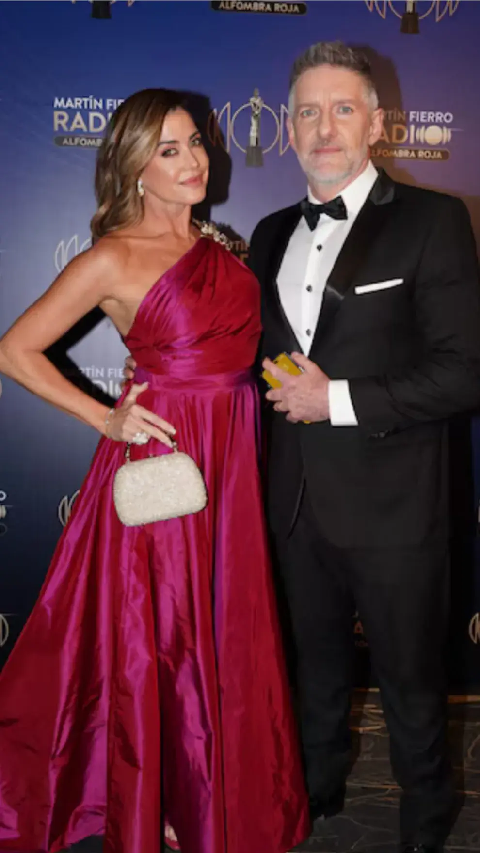 Pamela David y Luis Novaresio en la alfombra roja de los Martín Fierro de Radio 2025.