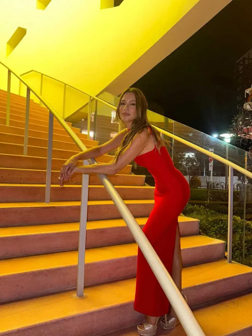 Pampita Ardohain apostó por un diseño al cuerpo de Monofuk