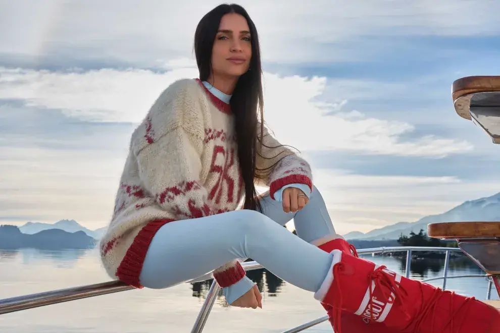 Zaira Nara con un estilismo en rojo y celeste que se robó todas las miradas