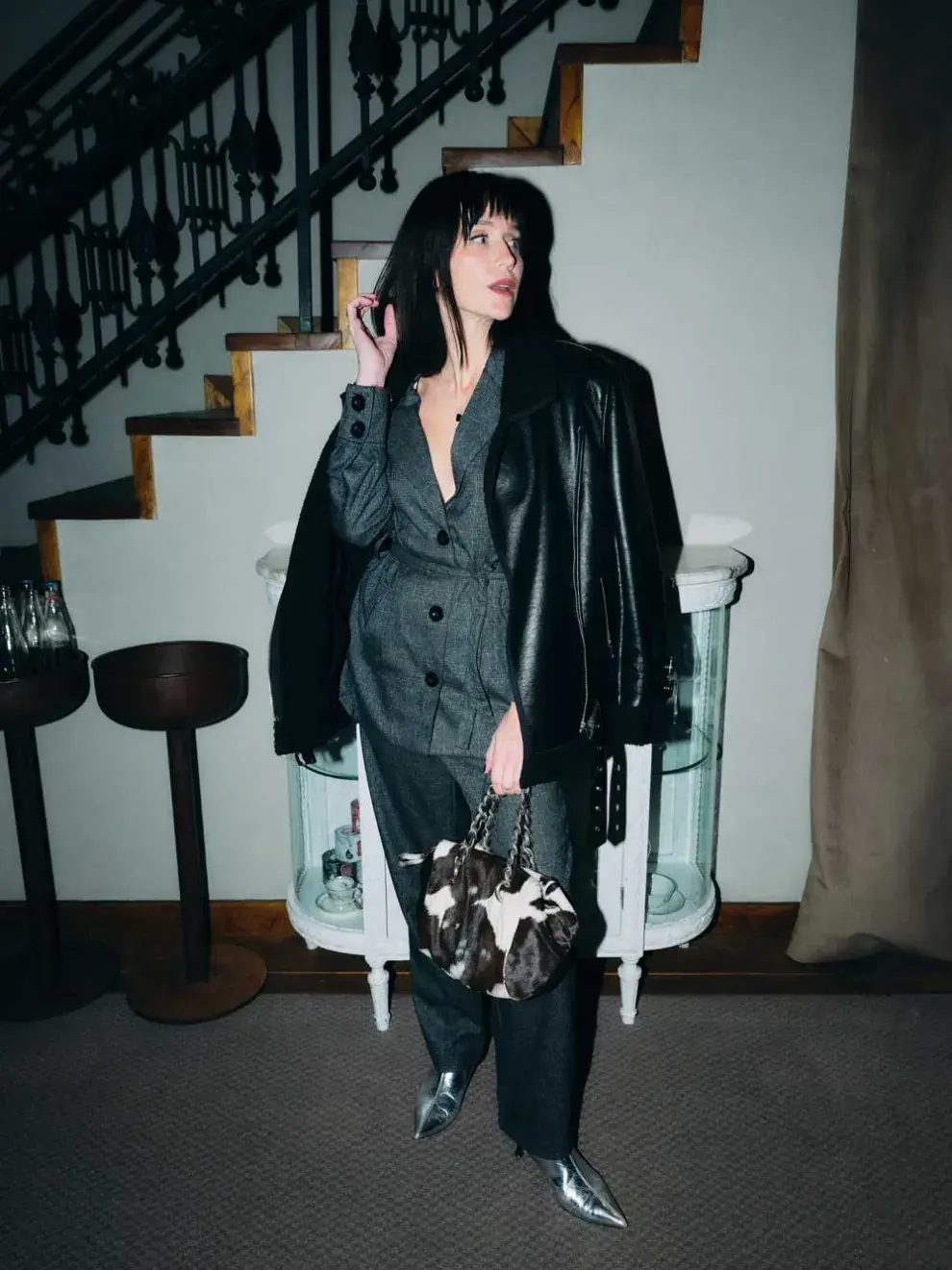 Brenda Gandini con un look de noche en negro y gris