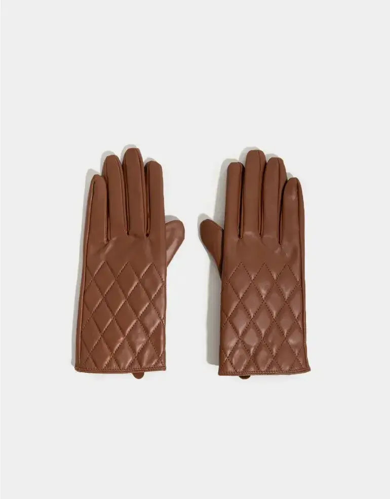 El mocha mousse es el color para el 2025 elegido por Pantone. (TODO MODA $13.990)