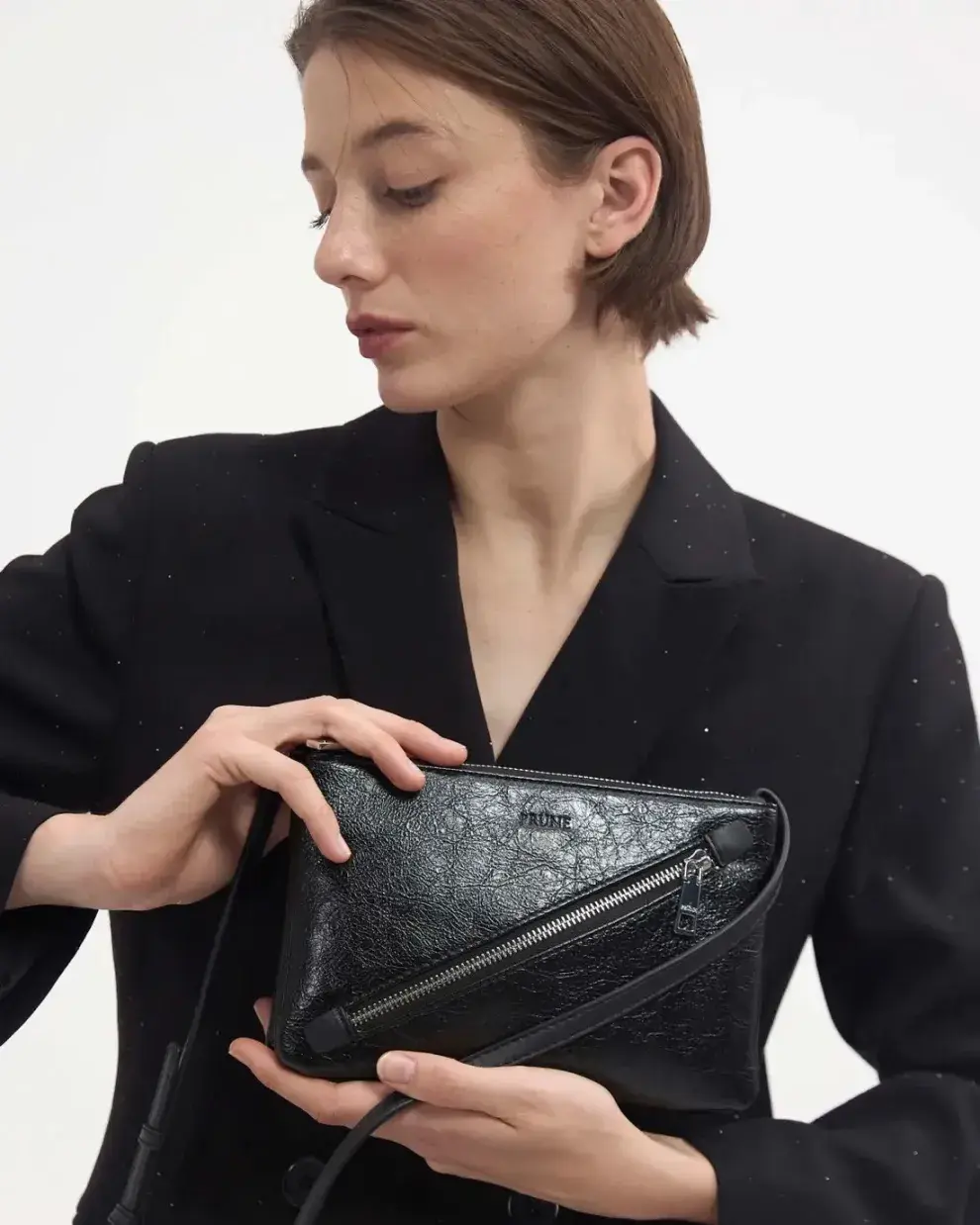 Una bandolera clásica que nunca pasa de moda (PRÜNE $ 39.900)