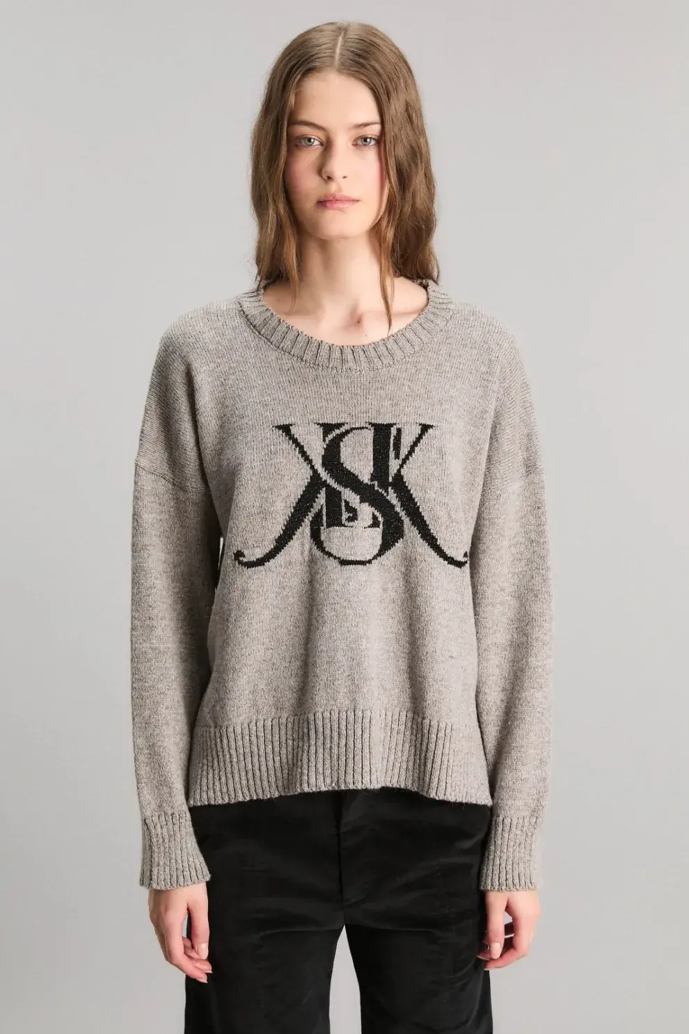 Si buscás salir del clásico suéter, este modelo puede ser una buena alternativa porque tiene colores neutros.(KOSIUKO $ 161.000)