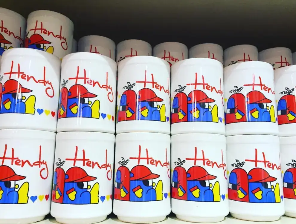 Los Carolitos en tazas de Hendy.