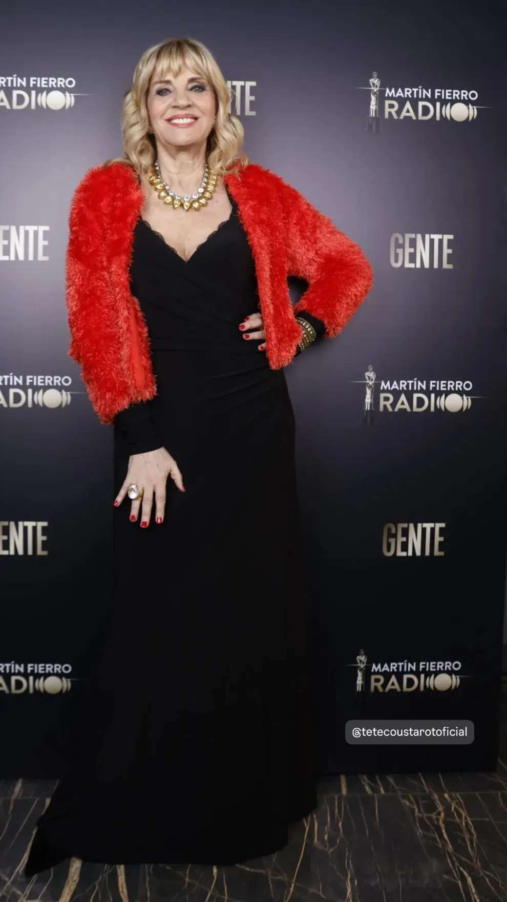 Teté Coustarot en la alfombra roja de los Premios Martín Fierro de Radio 2025.
