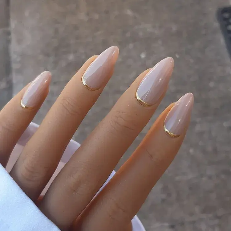Uñas almendradas elegantes: 7 diseños que podés llevar a la oficina