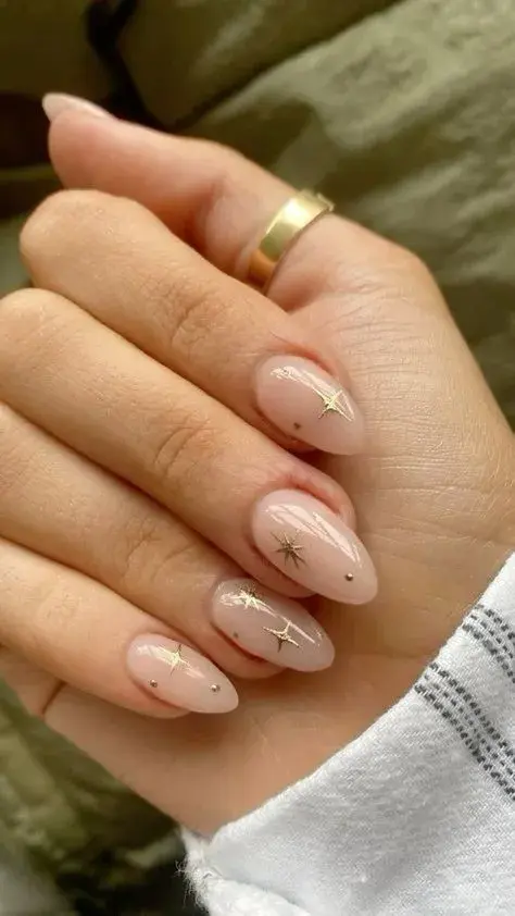 Uñas almendradas elegantes: 7 diseños que podés llevar a la oficina