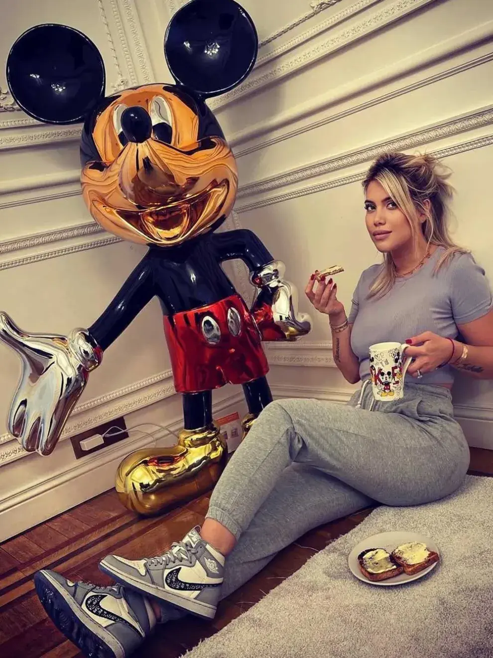 Wanda Nara tiene una versión de la estatua de Mickey con los colores clásicos