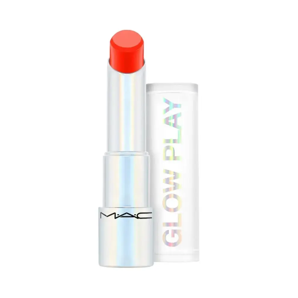 Glow Play Lip Balm de MAC: aporta color, hidrata, redensifica, calma y suaviza líneas de expresión.