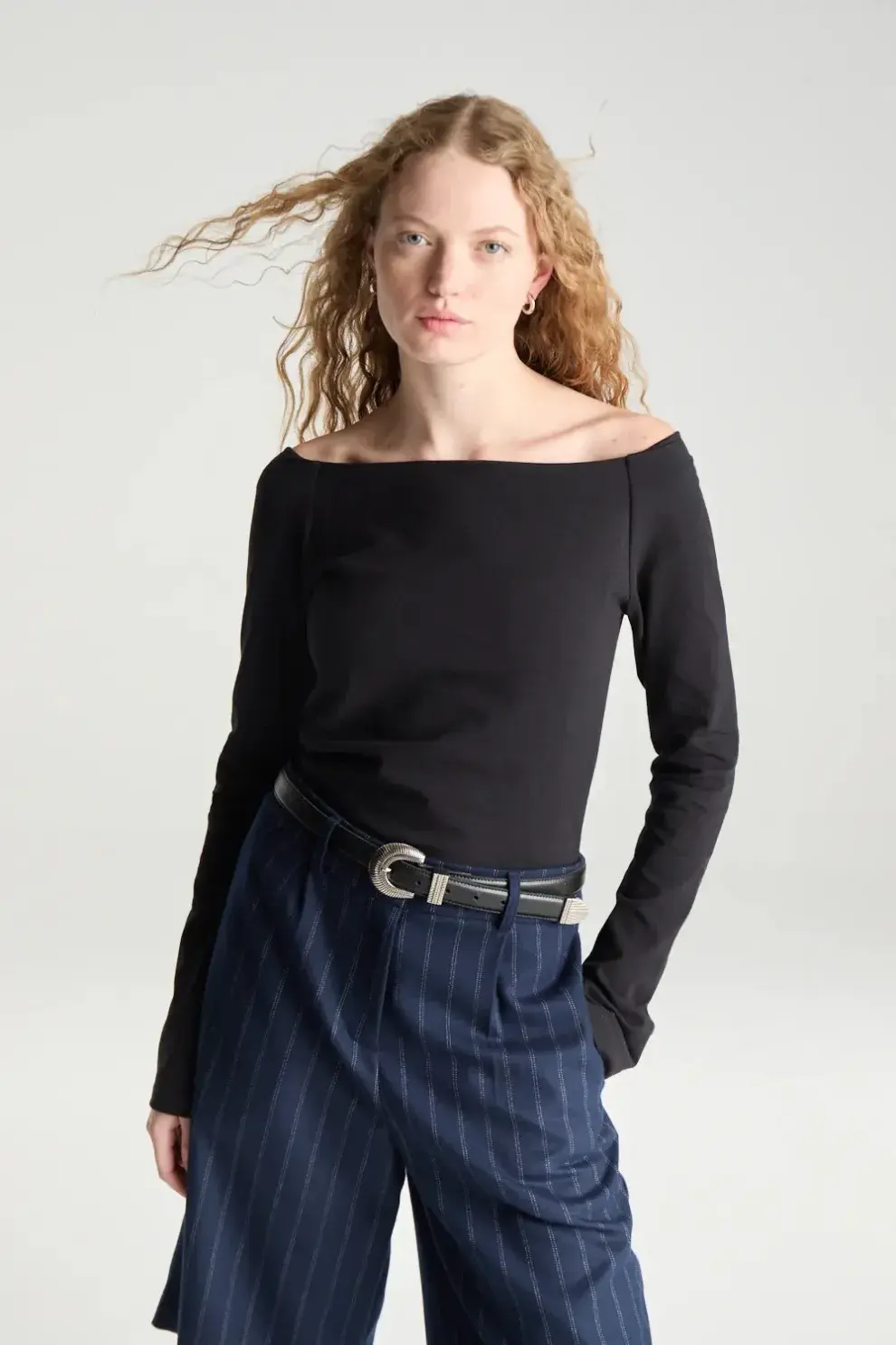 Con pantalón de vestir, shorts, polleras, para el día o para la noche, la básica negra va con cualquier look (DESIDERATA $28.800)