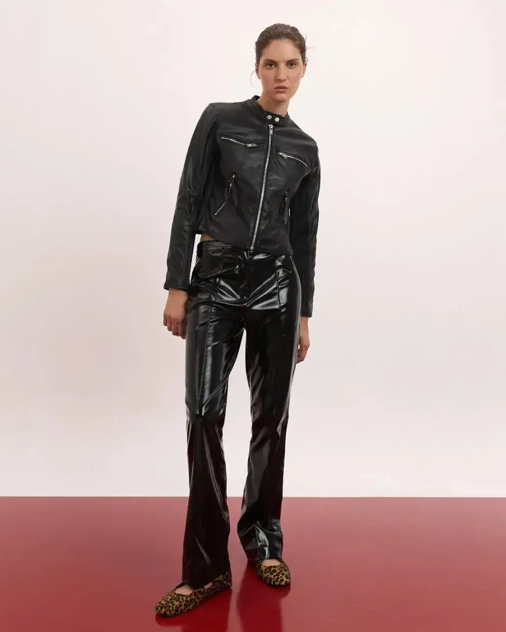 La campera de cuero es un básico que no te puede faltar en el armario (PRÜNE $169.000)