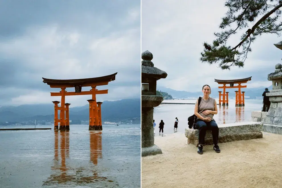 Miyajima, una isla sagrada famosa por el gran torii rojo que parece flotar en el agua cuando sube la marea.