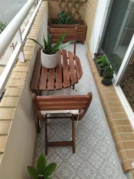 Ideas baratas y fáciles de hacer para darle estilo a los balcones chicos.