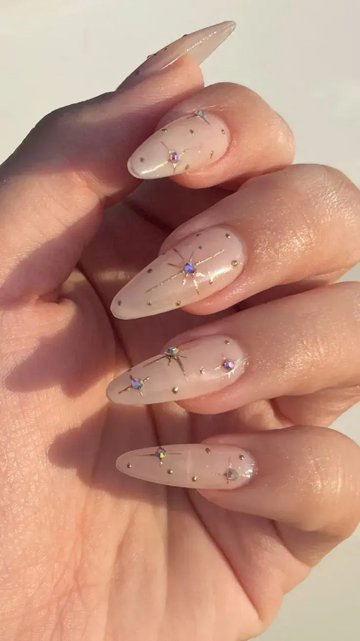Podés hacerle el diseño que más te gusta y sumar algunos cristales como detalles