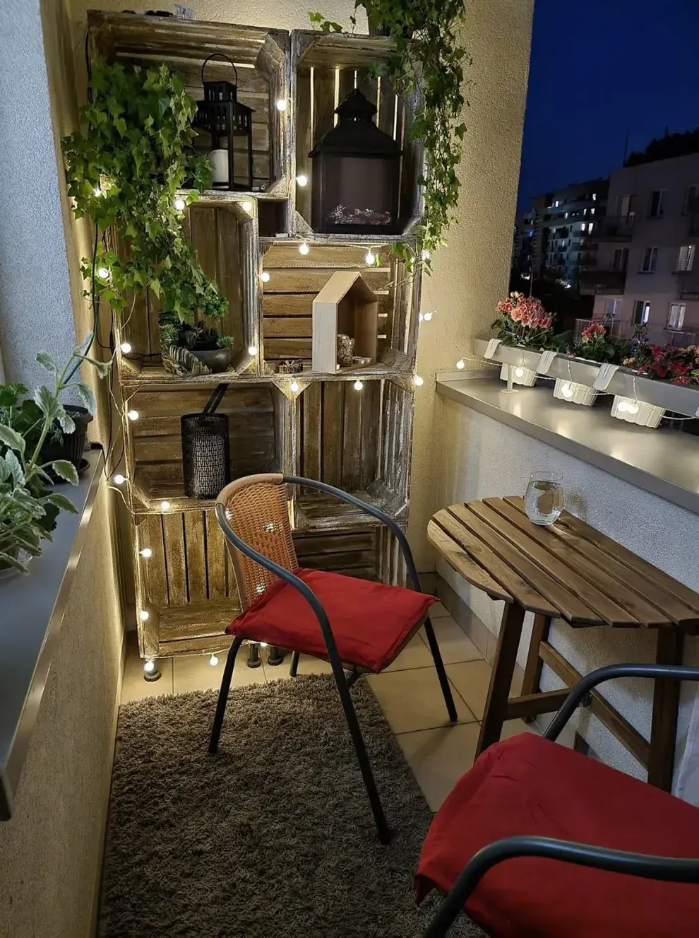 Ideas baratas y fáciles de hacer para darle estilo a los balcones chicos.