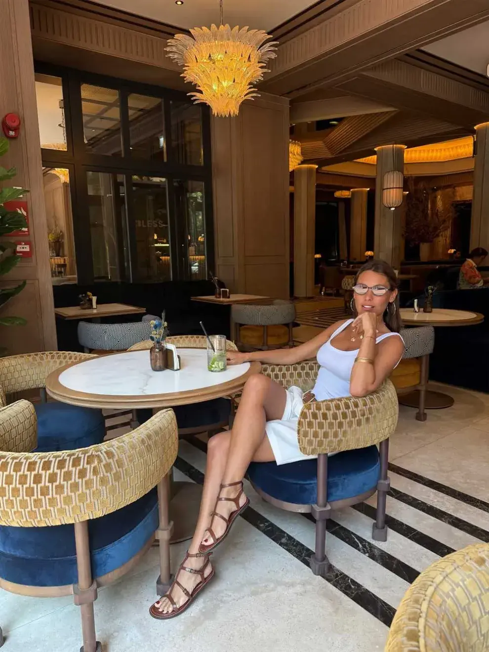 Pampita Ardohain llevó un look total white que marcó tendencia