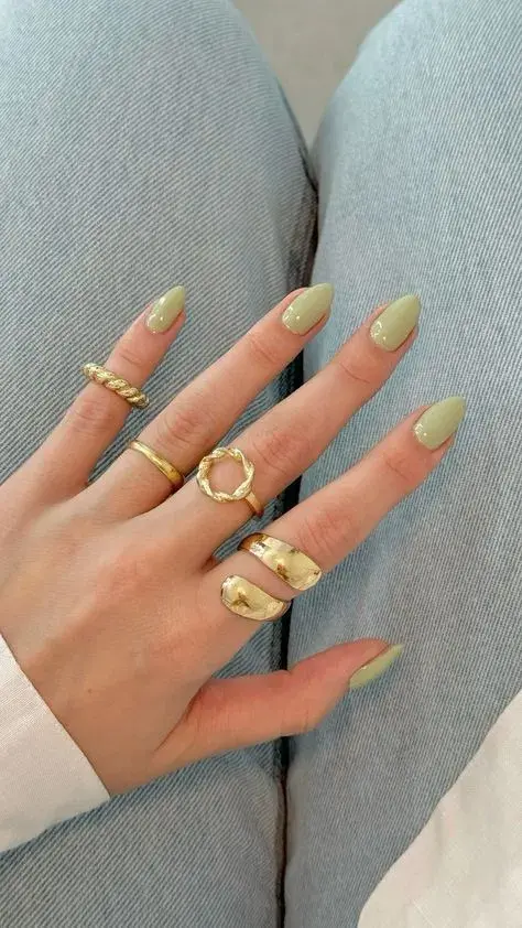 2. Verde pistacho
