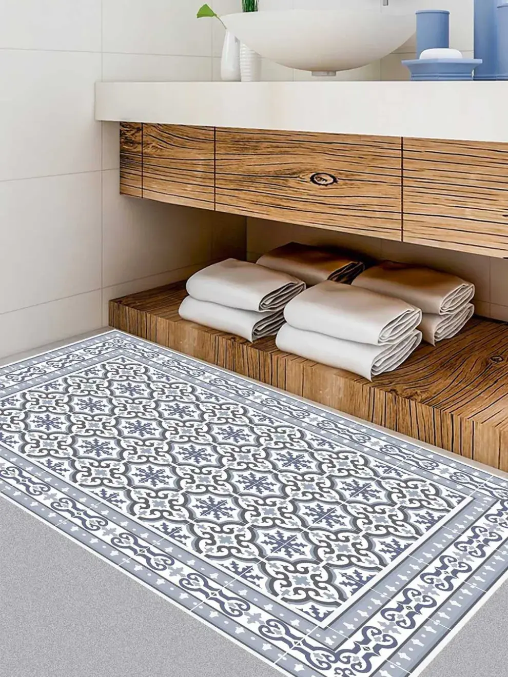 Por último, el baño puede ser otro espacio en el que la alfombra vinílica va a la perfección