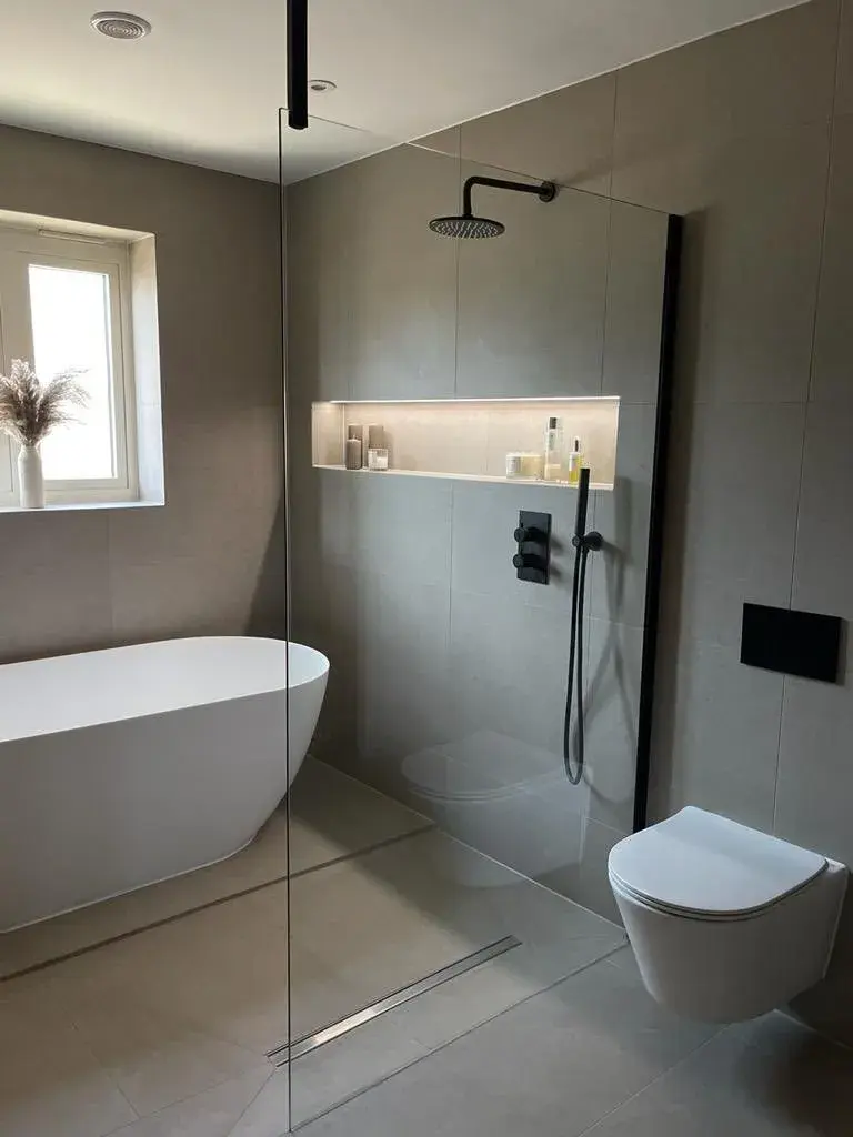 Una de las tendencias las bañeras y las duchas en el mismo espacio