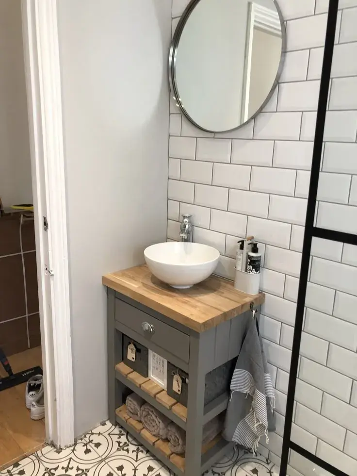 Vanitorys y muebles de guardado originales para baños pequeños