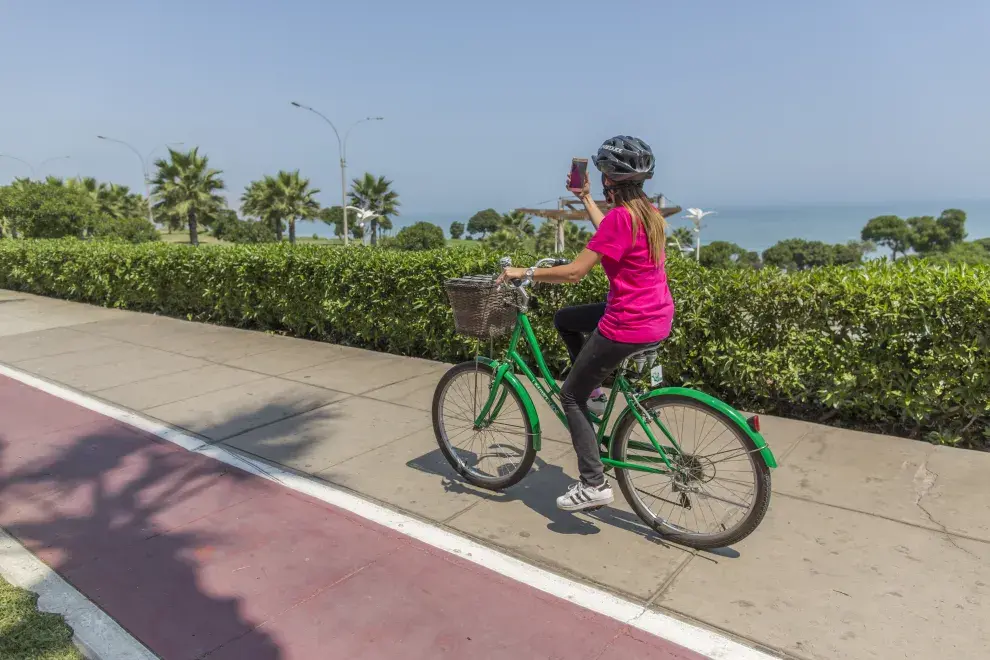 El camino costero es ideal para una bicicleateada.