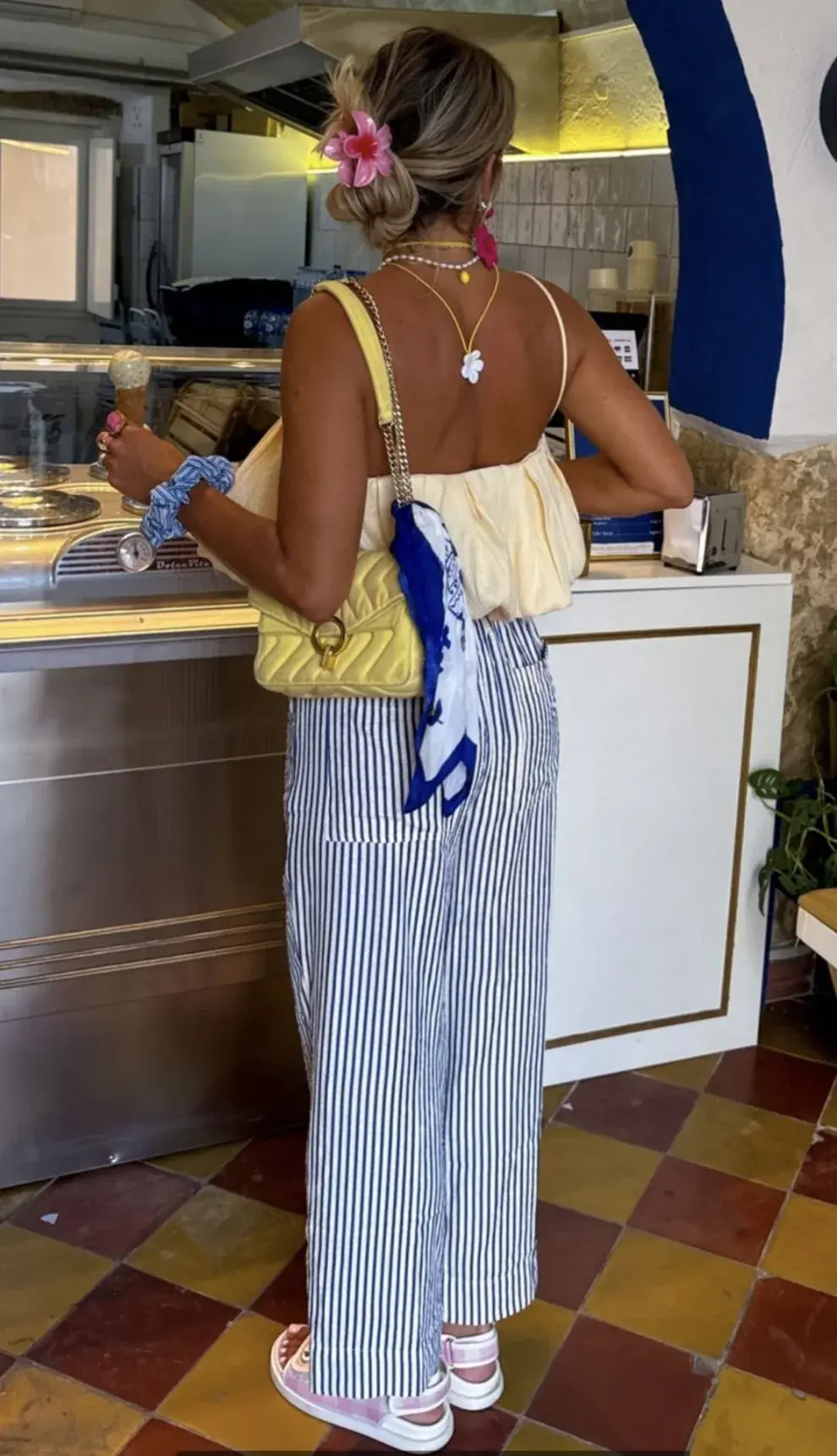 Sumale accesorios para hacer un look muy divertido
