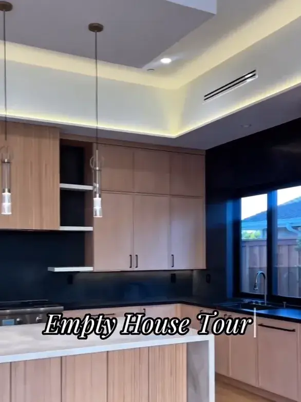 En Instagram, Tarek El Moussa y Heather Rae Young muestran cómo remodelan su casa en Malibú.