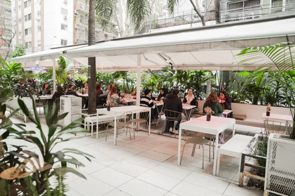 Casa Sáenz, un restaurante con patio calefaccionado.