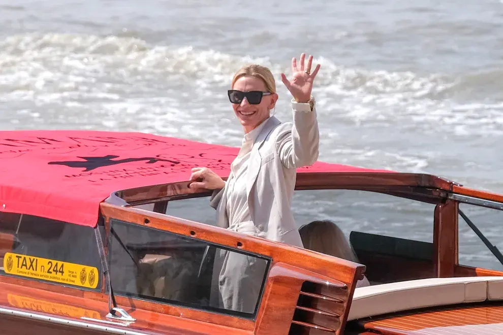 Cate Blanchett llegando al Festival de Venecia 2025.