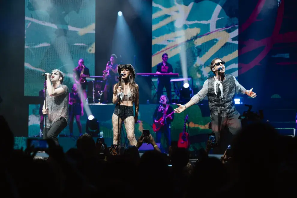 Felipe Colombo, Camila Bordonaba y Benjamín Rojas en el regreso de Erreway al país en el Movistar Arena.