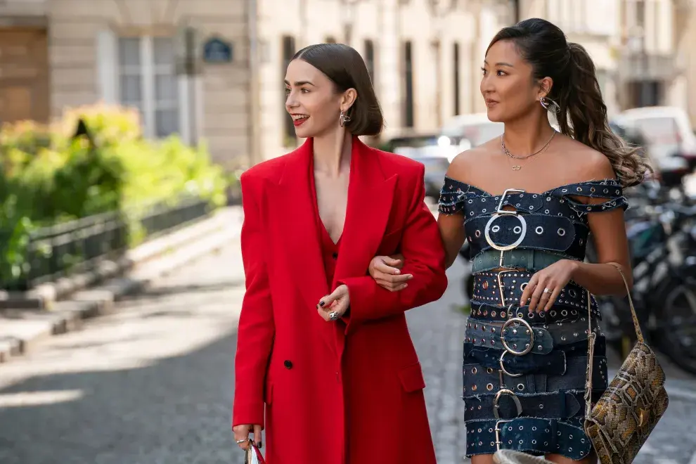 Foto de la temporada 5 de Emily in Paris en Netflix.
