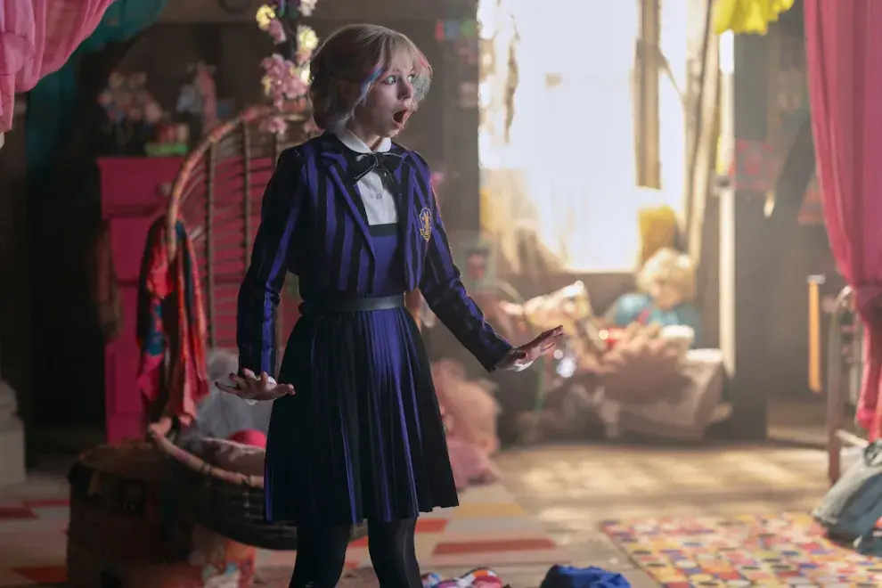 Foto de Emma Myers en Merlina.