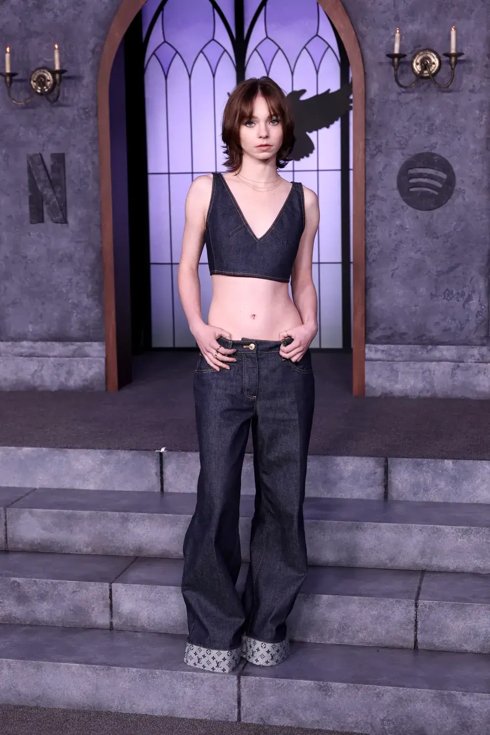 Emma Myers en la Gala del Cementerio de la temporada 2 de Merlina.