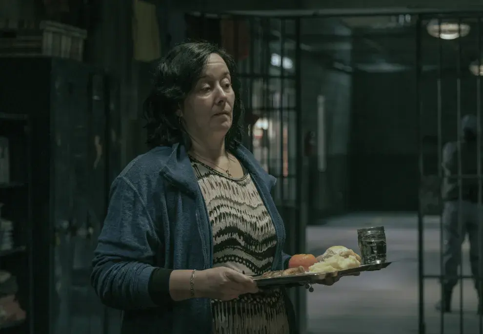 Ana Garibaldi como Gladys “La Borges” Guerra, el puente narrativo entre En el barro y El marginal.