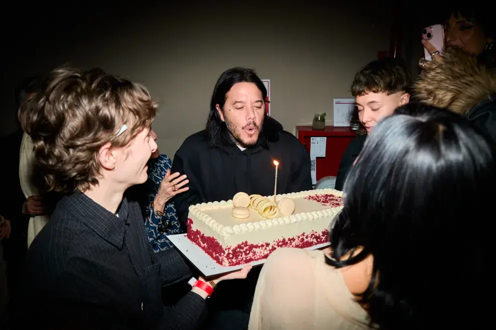 Sebastián Ortega celebró cumpleaños en la fiesta por el estreno de En el barro.