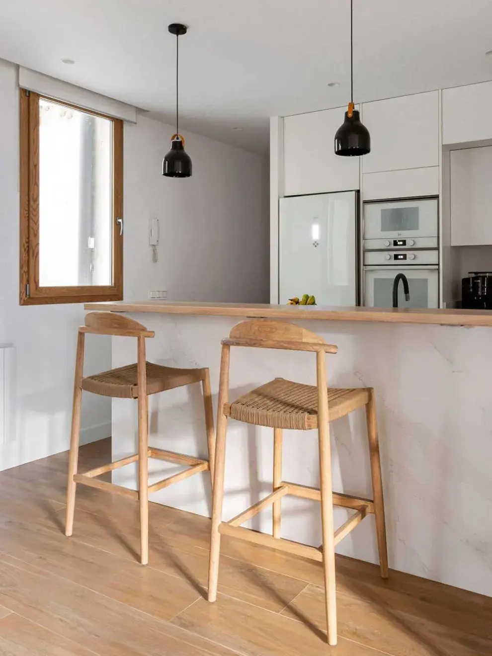 Banquetas de madera e hilo, una tendencia que veremos mucho en 2026
