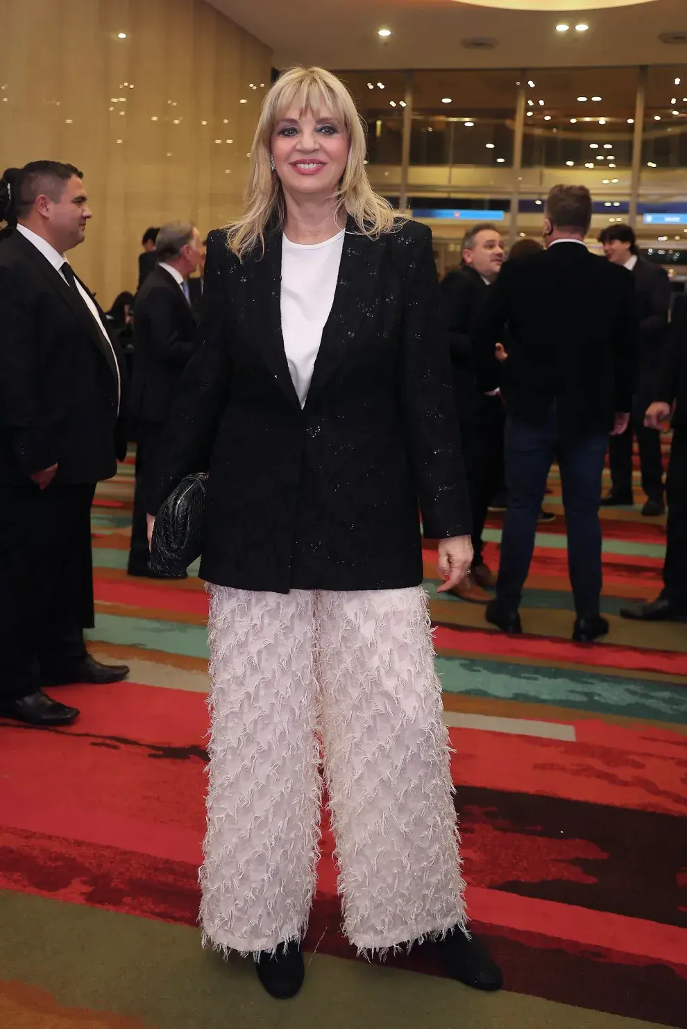 Teté Coustarot apostó por un look en blanco y negro