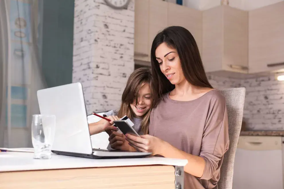   Storybook es una función de IA que te permite crear cuentos infantiles personalizados