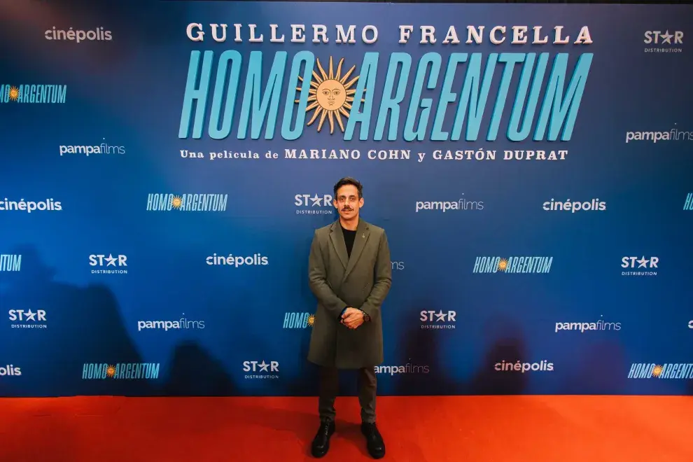 Agustín Aristarain también fue otro de los artistas que no se quiso perder la red carpet